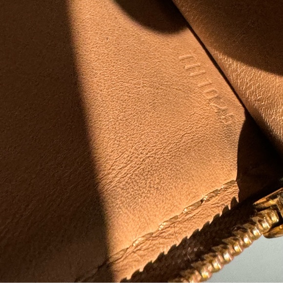 **SOLD**Louis Vuitton Vernis Sarah Wallet - Picture 13 of 13